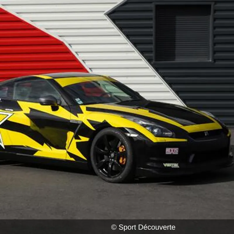 Coffret Pilotage Enfant en Nissan GTR sur le circuit d’Abbeville