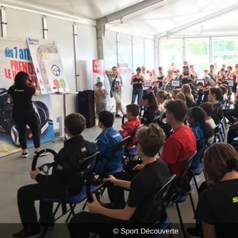 Coffret Pilotage Multivolant Enfant sur le circuit de Trappes