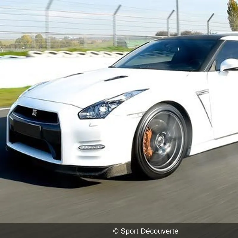 Coffret Pilotage Nissan GT-R sur le circuit des Ecuyers
