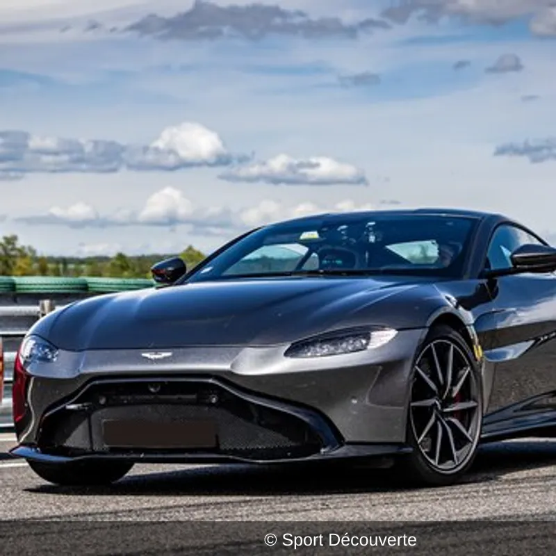 Pilotage Aston Martin Vantage sur le circuit de Nogaro