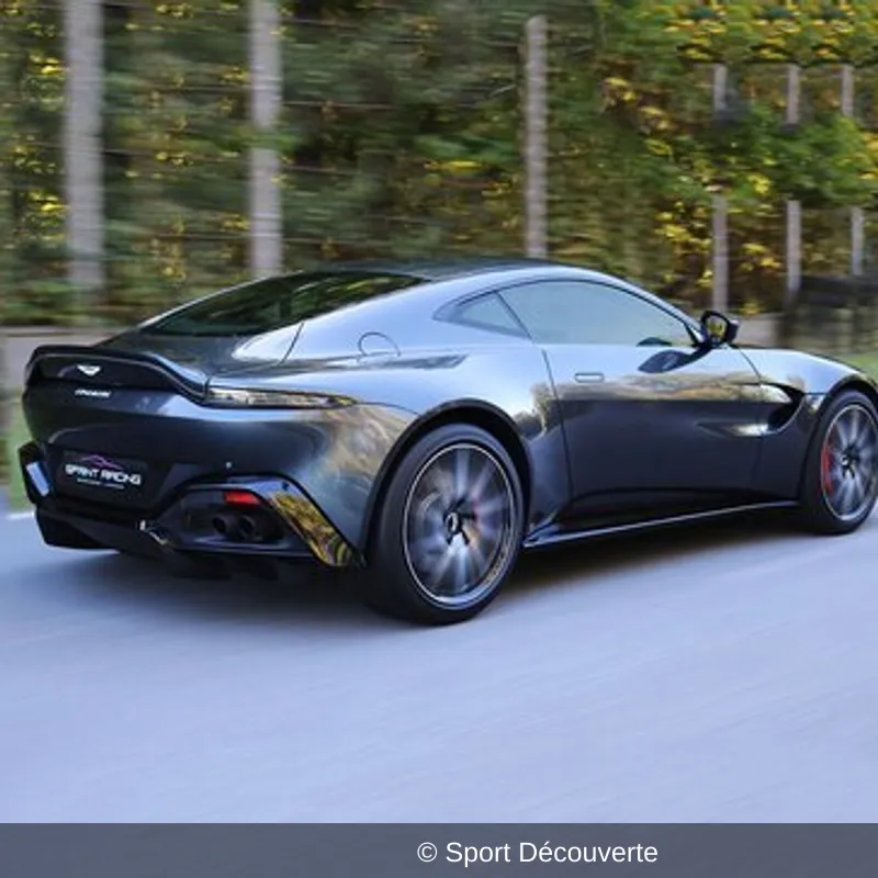 Pilotage Aston Martin Vantage sur le circuit de Pont-L’Évêque