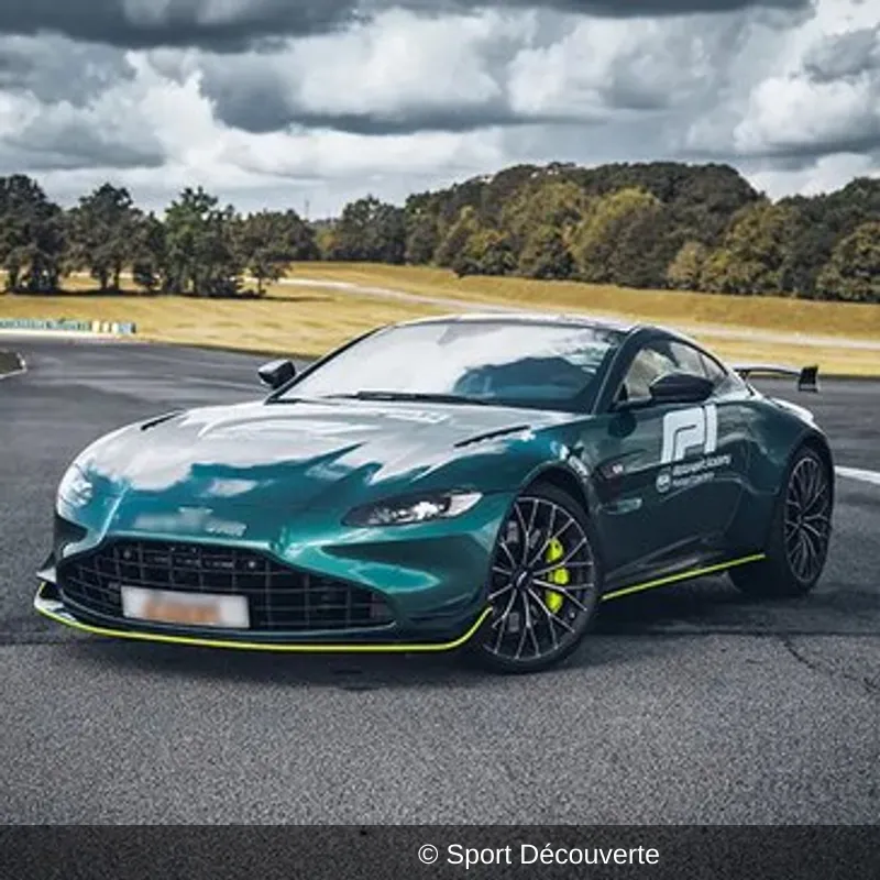 Pilotage Aston Martin Vantage F1 sur le circuit Fontenay-le-Comte