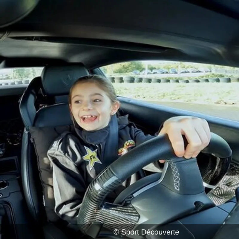 Pilotage Enfant en Ford Mustang V8 sur le circuit d’Abbeville
