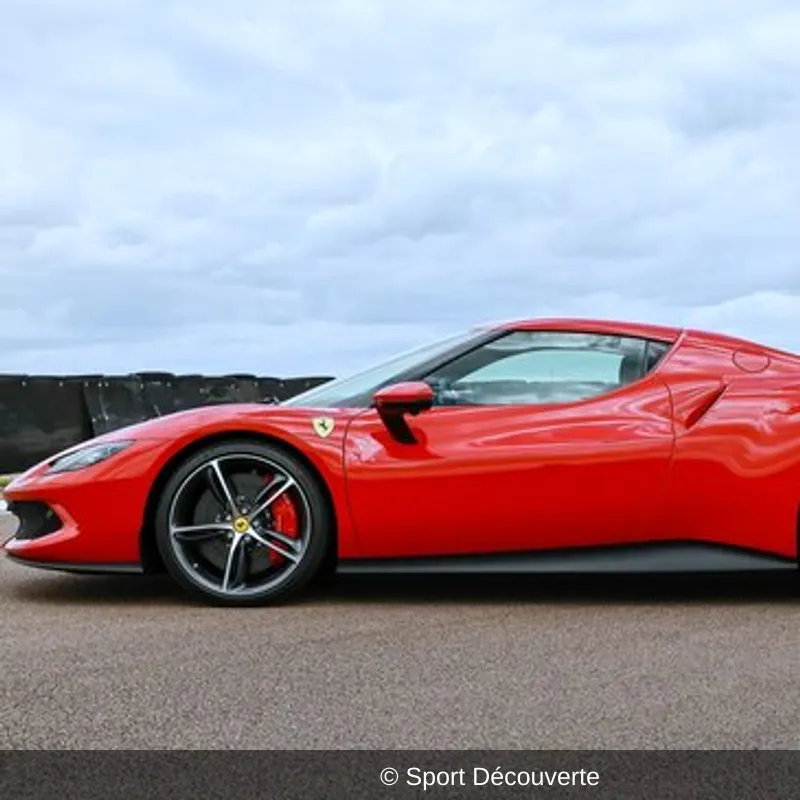 Pilotage Ferrari 296 GTB sur le circuit de Clastres