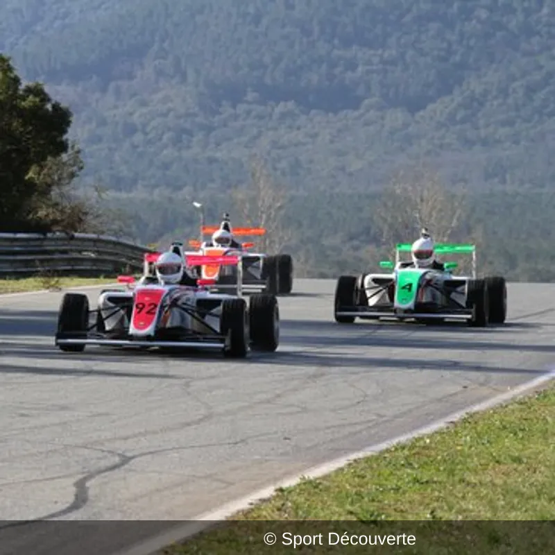 Pilotage Formule 4 sur le circuit de Montlhéry
