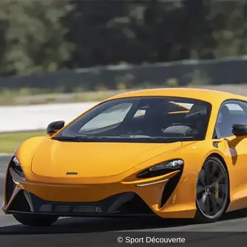 Pilotage McLaren Artura - Circuit du Val de Vienne
