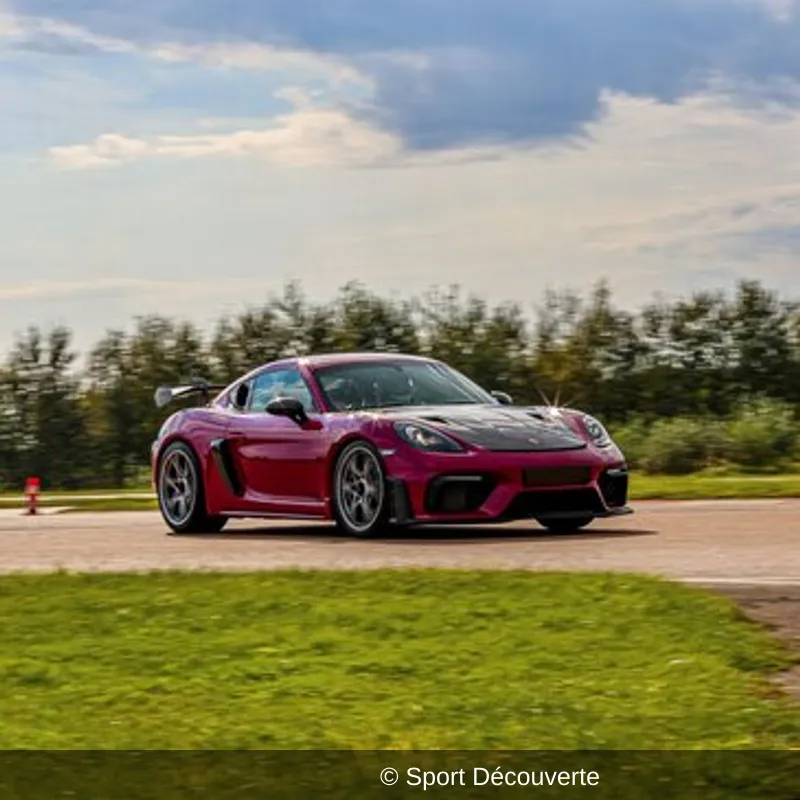 Pilotage Porsche 718 Cayman GT4 RS sur le circuit de Croix-en-Ternois