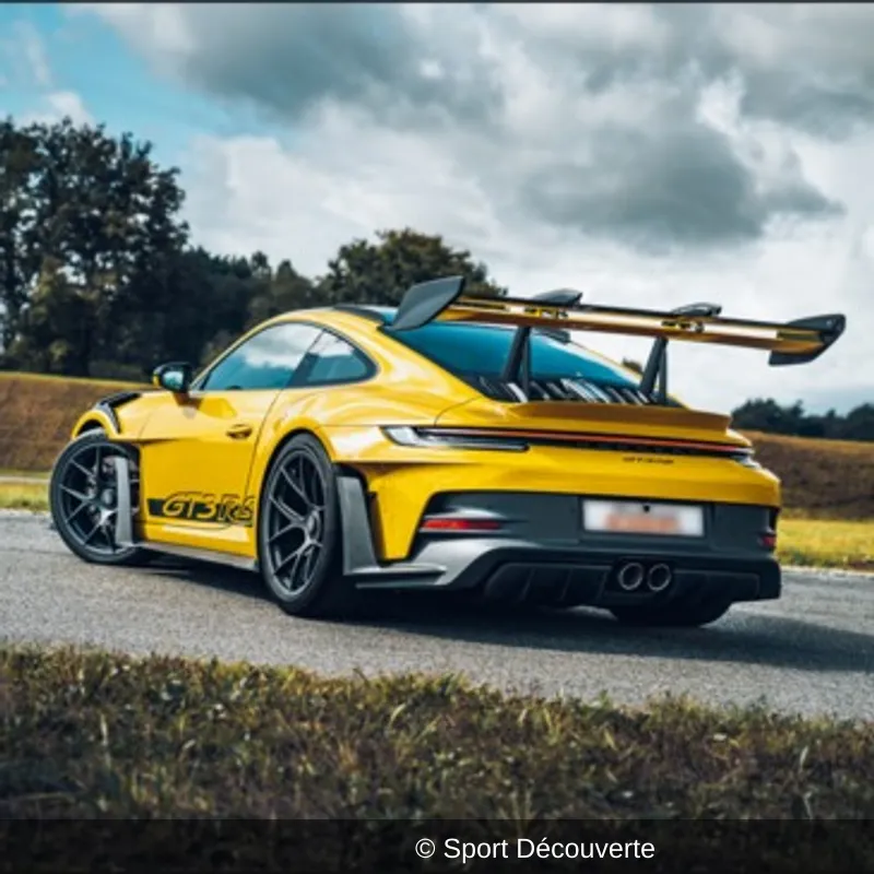 Pilotage Porsche 992 GT3 RS sur le circuit de Fay-de-Bretagne