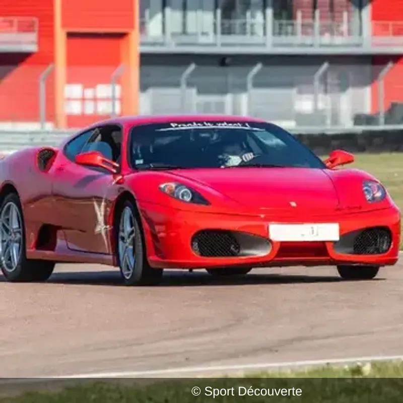 Pilotage pour Enfant en Ferrari F430 au Circuit du Luc