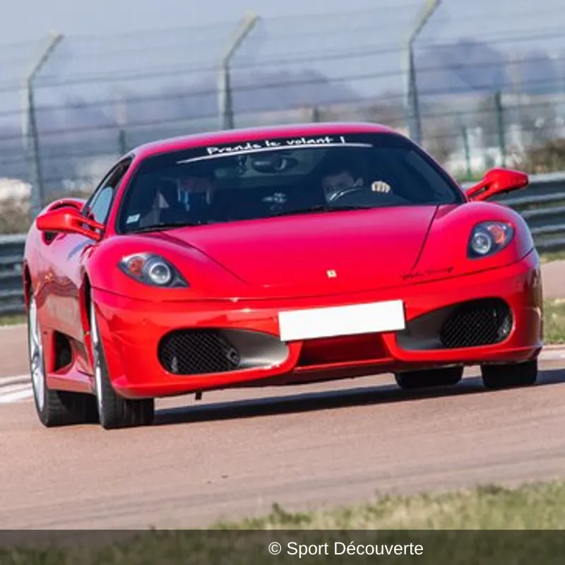 Pilotage pour Enfant en Ferrari F430 sur le circuit de Trappes