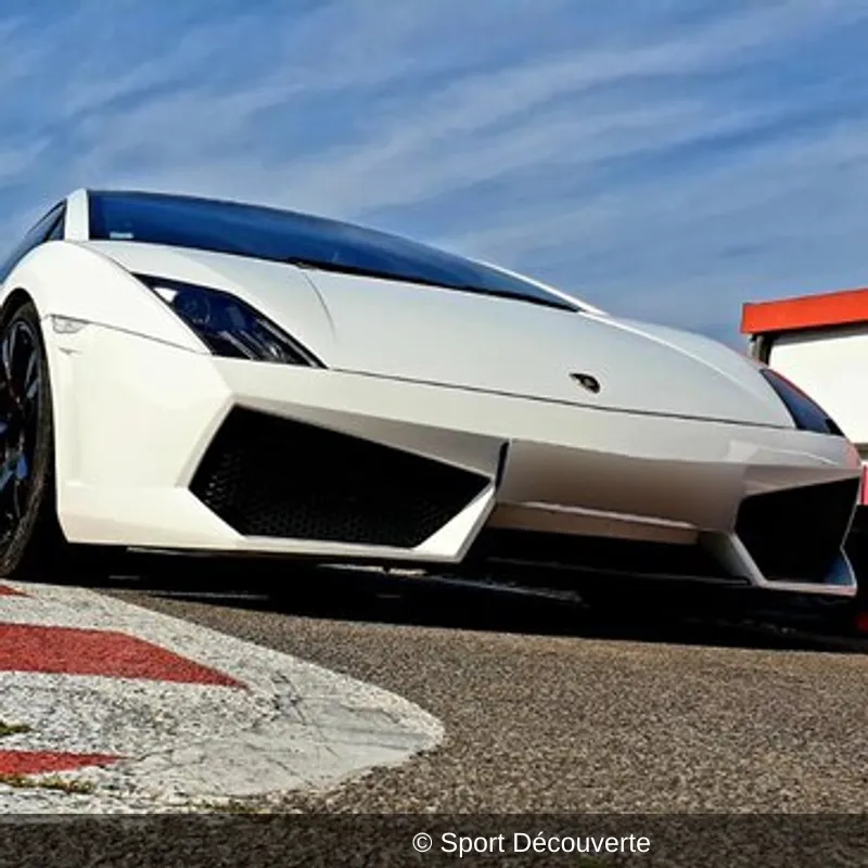 Pilotage pour Enfant en Lamborghini Gallardo sur le circuit du Grand Sambuc