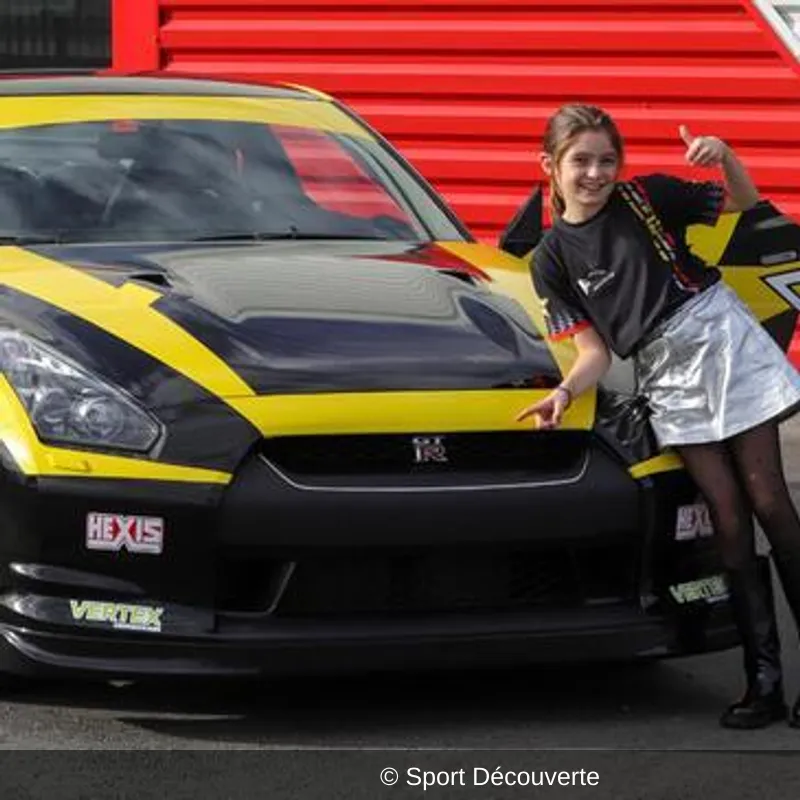 Pilotage pour Enfant en Nissan GTR sur le circuit de Trappes