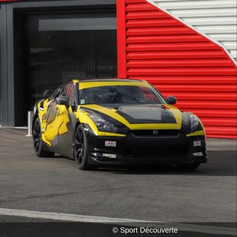 Pilotage pour Enfant en Nissan GTR sur le circuit de Folembray